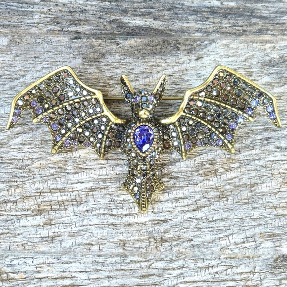 HEIDI DAUS Swarovski Crystal BAT Brooch Pin Mint Original Box Halloween Designer - Picture 2 of 16